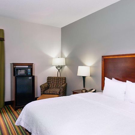 Hampton Inn Winston-Salem Hanes Mall Exterior photo