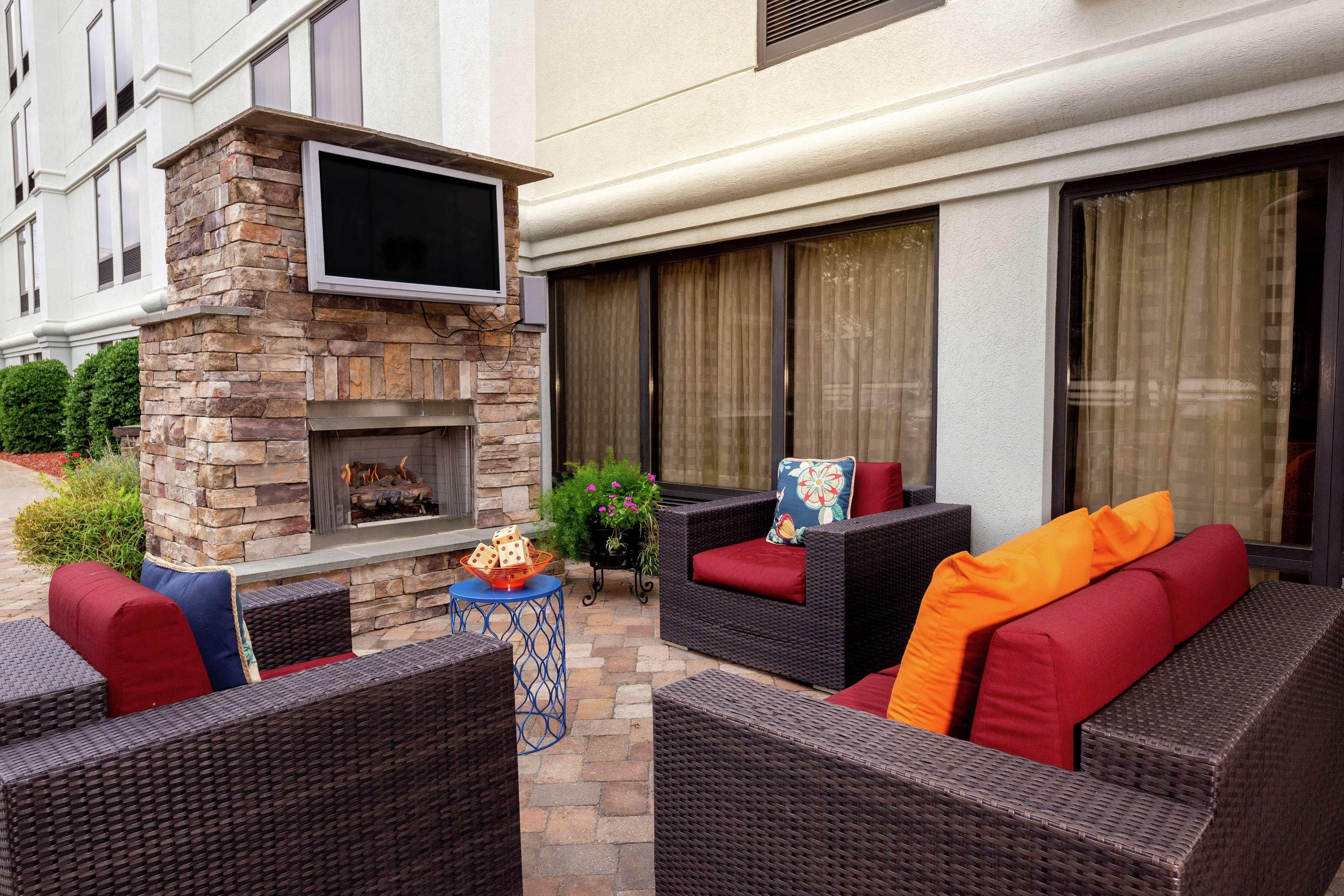 Hampton Inn Winston-Salem Hanes Mall Exterior photo